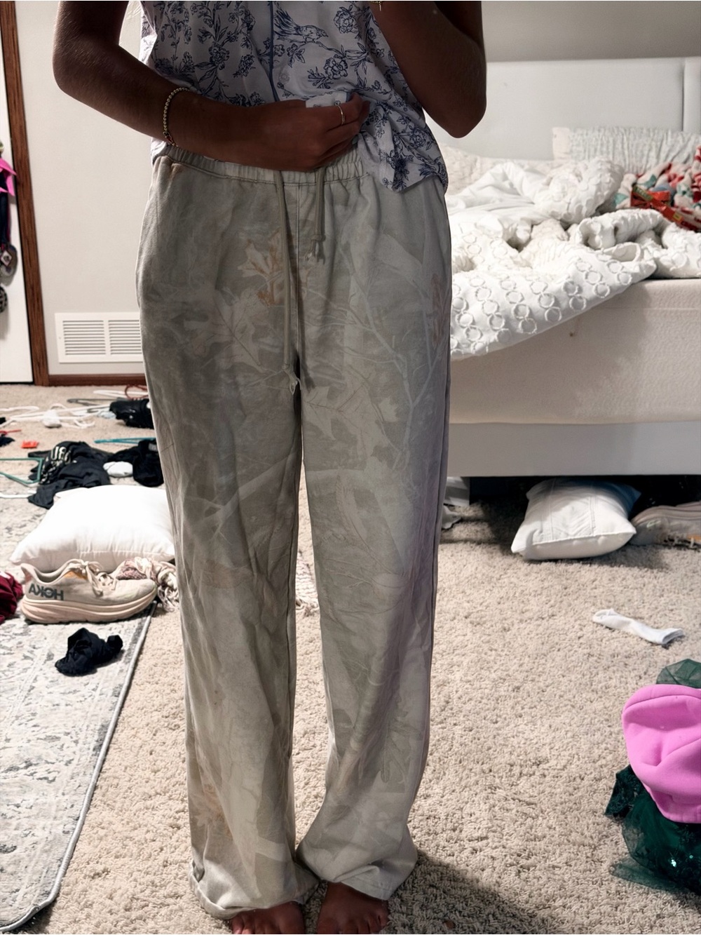 Gilded Intent Men's Light Sage Leaf-Print Drawstring Joggers